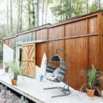 Tropical Tiny House Offers Visitors a Creative Getaway