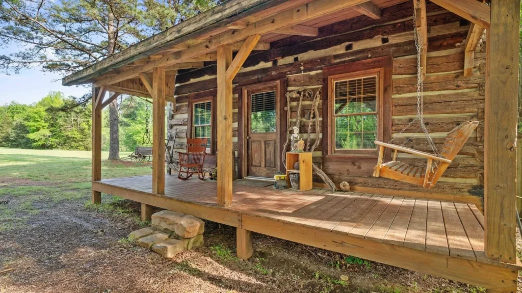 Experience 1800s Charm: A Peaceful Getaway in a Rustic Cabin Surrounded by 4 Acres of Forest