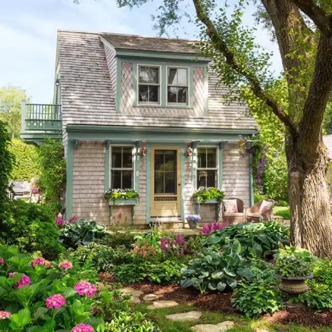 Tiny Living Inspiration: The Journey of Turning a Neglected Garage into a Beautiful Compact Home