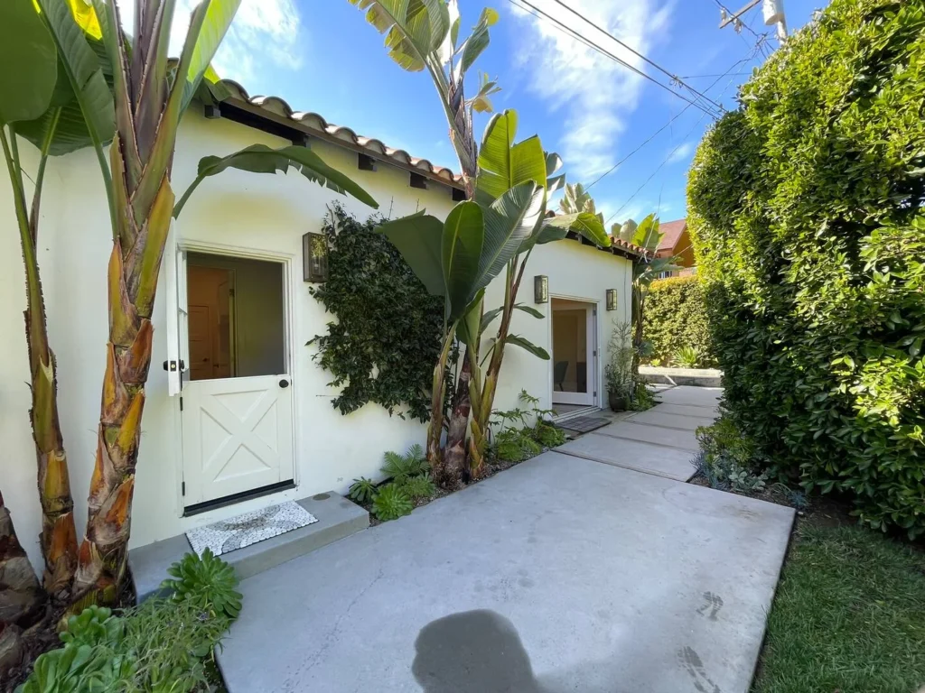 Bright & Breezy Villa in Santa Barbara – Walkable, Pet Friendly, and Perfectly Located Retreat