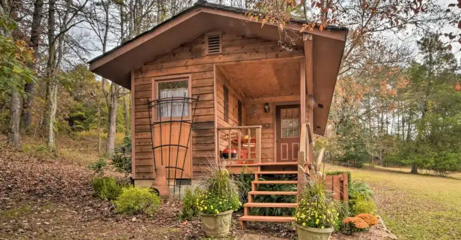 Cozy Cabin Getaway in Brasstown, North Carolina — A Quiet Smoky Mountain Escape
