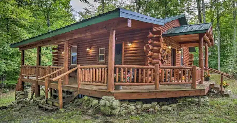 Cozy Log Cabin Near Kitch-iti-Kipi in Michigan’s Upper Peninsula